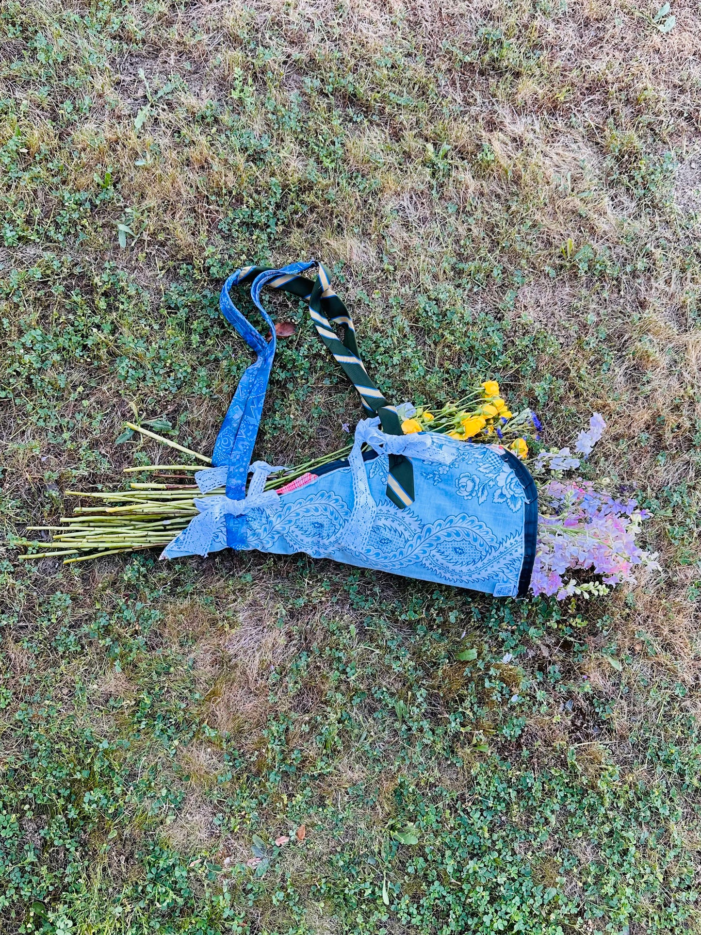 BeautifiedFinds Bouquet Bag