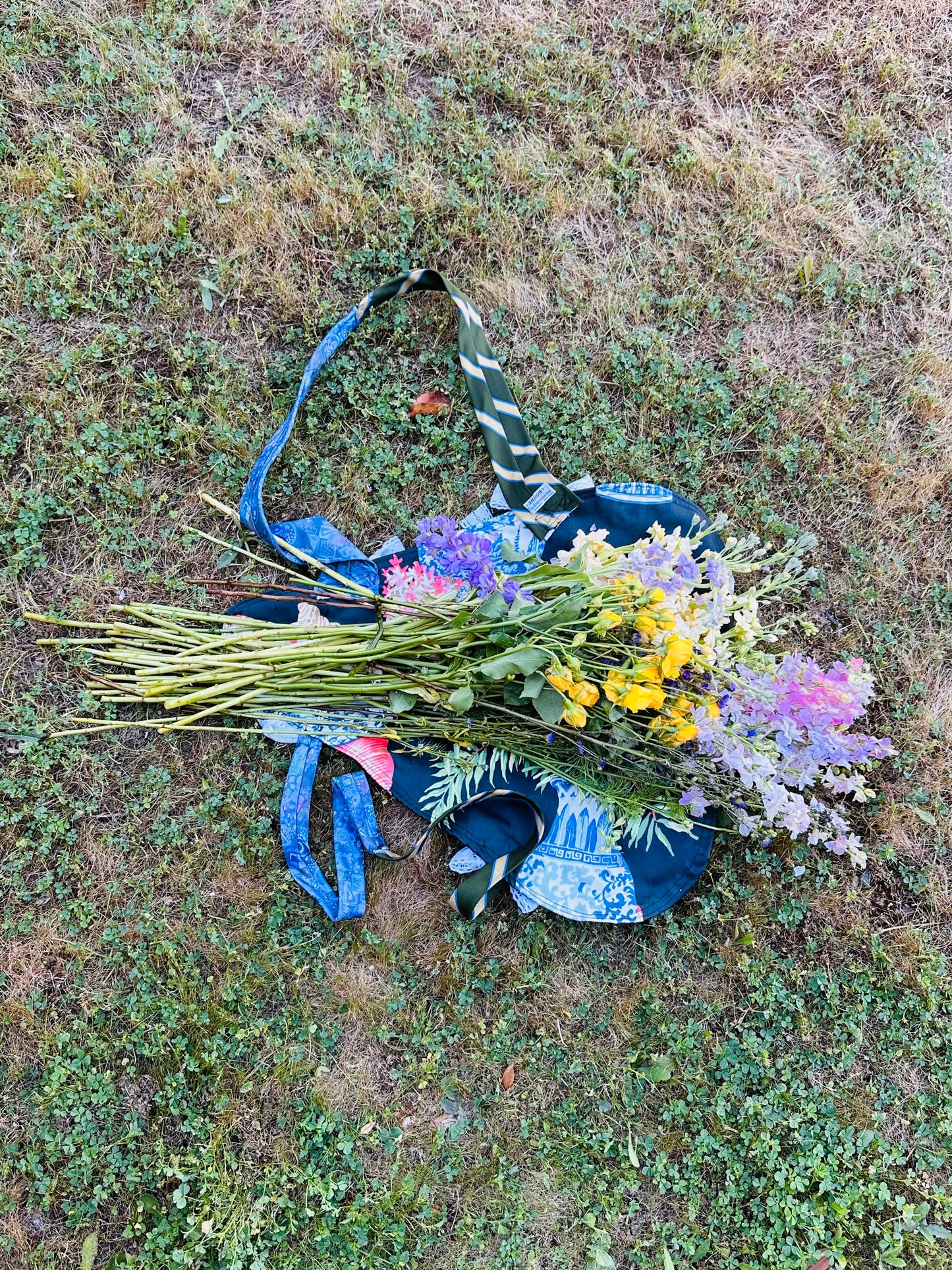 BeautifiedFinds Bouquet Bag
